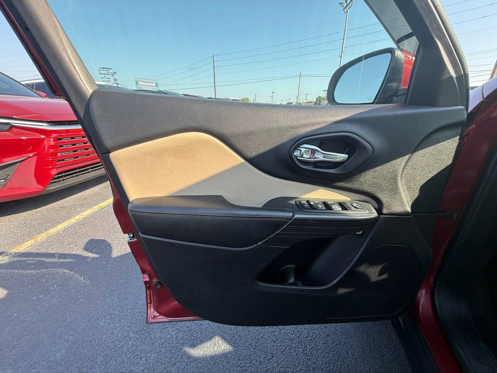 Used 2017 Jeep Cherokee Limited FWD image 9