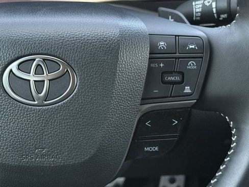 Used 2026 Toyota Camry SE FWD image 15