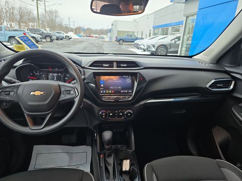 Certified 2023 Chevrolet TrailBlazer LT w/ Convenience Package image 3