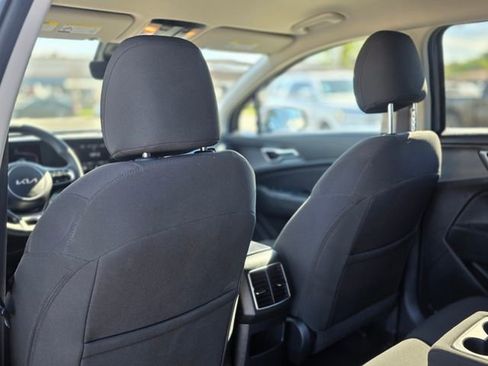 Used 2024 Kia Sportage LX image 16