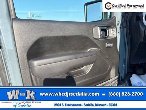 Certified 2025 Jeep Gladiator Sport AWD/4WD image 18