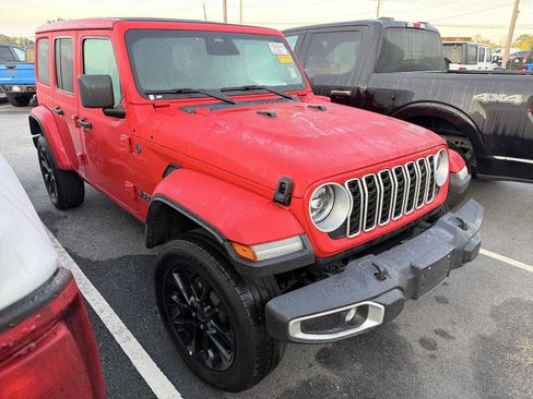 Used 2025 Jeep Wrangler Unlimited Sahara w/ Safety Group AWD/4WD image 2