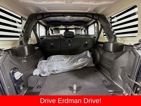 Used 2025 Jeep Wrangler Unlimited Sahara w/ Safety Group AWD/4WD image 26