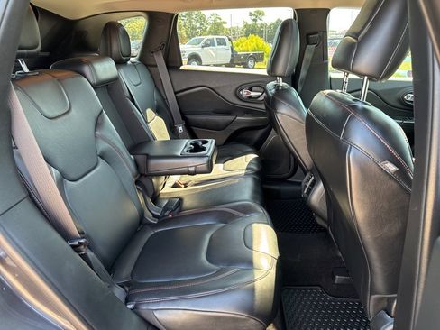 Used 2015 Jeep Cherokee Trailhawk w/ Comfort/Convenience Group image 19