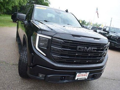Used 2022 GMC Sierra 1500 Elevation w/ LPO, Elevation Black Package AWD/4WD image 10