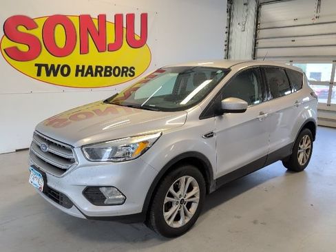 Used 2017 Ford Escape SE w/ SE Cold Weather Package AWD/4WD image 1
