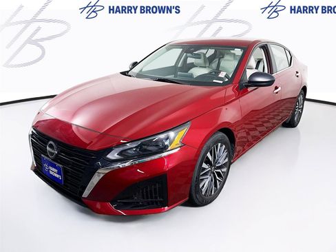 Used 2025 Nissan Altima 2.5 SV FWD image 1