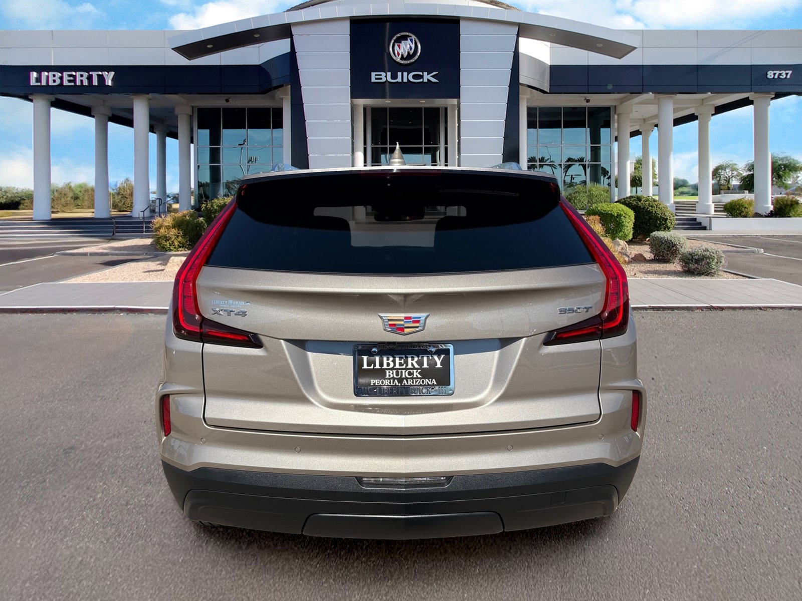 Used 2024 Cadillac XT4 Luxury FWD image 4