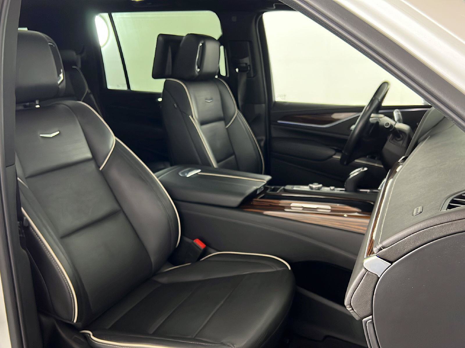 Used 2023 Cadillac Escalade ESV Premium Luxury AWD/4WD image 26
