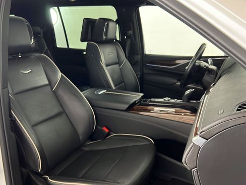 Used 2023 Cadillac Escalade ESV Premium Luxury AWD/4WD image 26