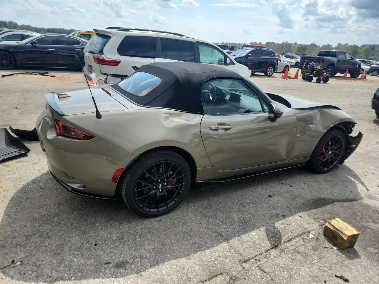Used 2023 MAZDA MX-5 Miata Club w/ Brembo/BBS Recaro Package RWD image 3