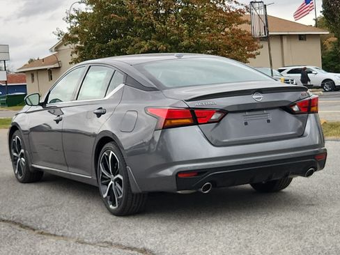 Used 2025 Nissan Altima 2.5 SR w/ SR Premium Package FWD image 4