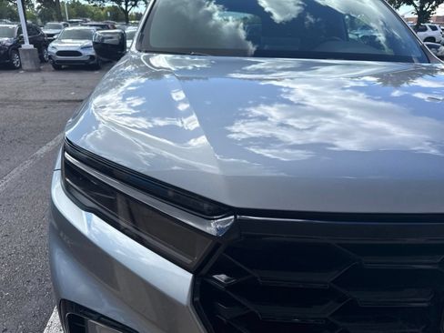 Used 2025 Honda Pilot TrailSport image 3