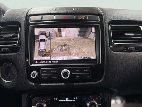 Used 2016 Volkswagen Touareg VR6 image 27