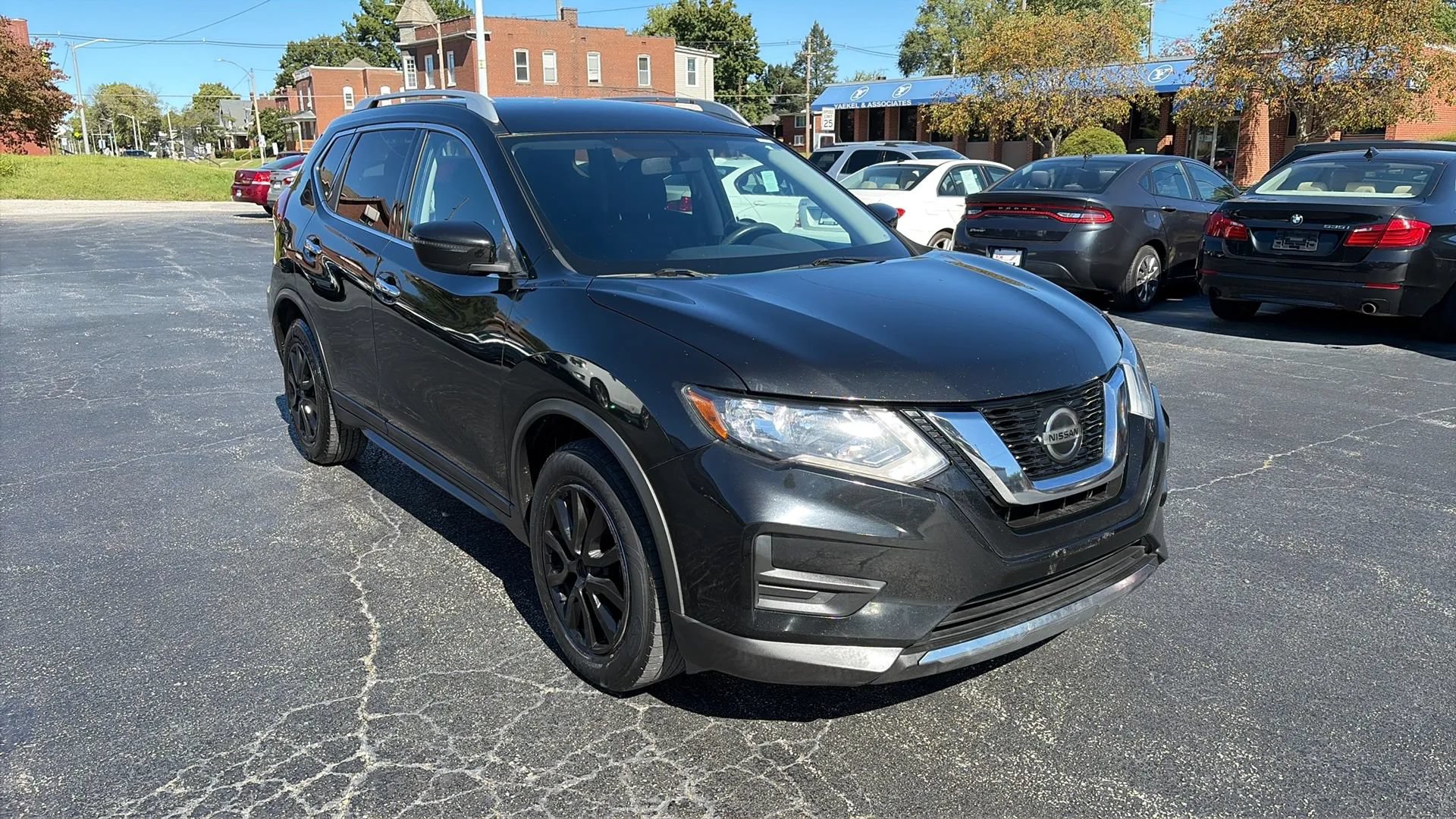Used 2018 Nissan Rogue SV FWD image 3