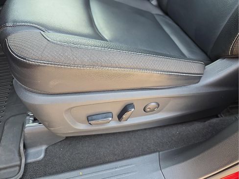 Used 2024 Nissan Pathfinder SL image 14