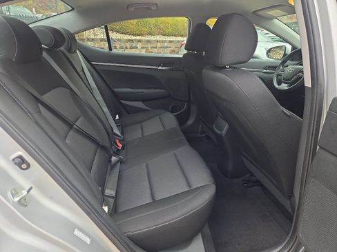 Used 2018 Hyundai Elantra SE image 18