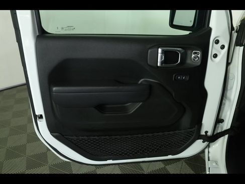 Used 2024 Jeep Wrangler Unlimited AWD/4WD image 18