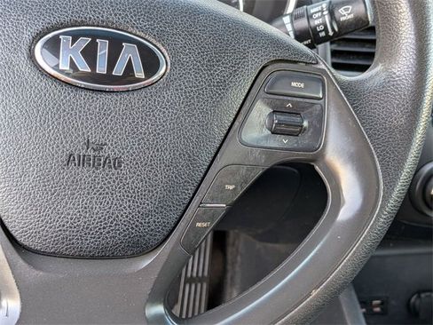 Used 2017 Kia Forte LX image 19
