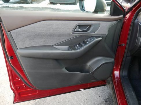 Used 2023 Nissan Rogue S image 11