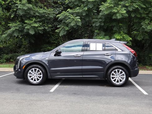 Used 2023 Cadillac XT4 Luxury w/ Cold Weather Package AWD/4WD image 3