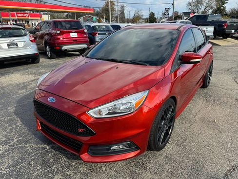 Used 2018 Ford Focus ST image 3