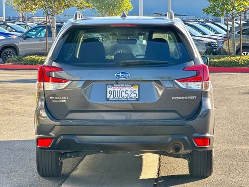 Used 2023 Subaru Forester Premium image 5