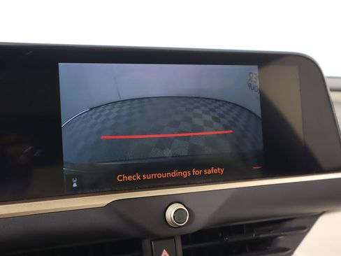 Used 2024 Toyota Crown Limited image 6