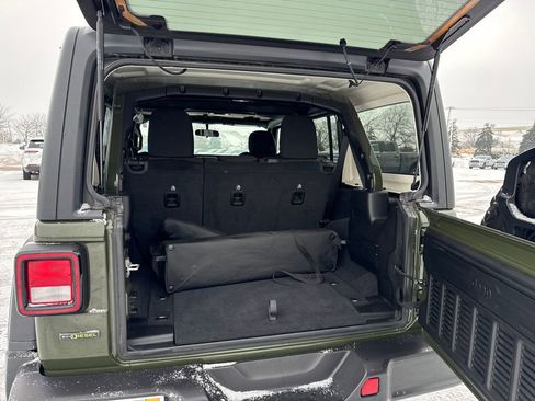 Certified 2021 Jeep Wrangler Unlimited Rubicon w/ Cold Weather Group image 34