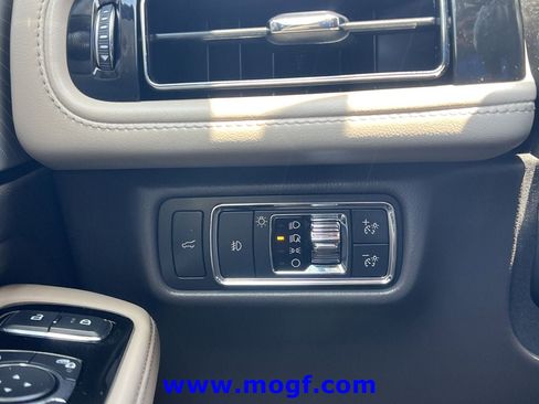 Used 2022 Lincoln Aviator Reserve w/ Equipment Group 201A AWD/4WD image 17