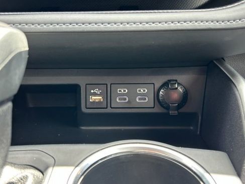 Used 2025 Toyota Highlander XLE AWD/4WD image 46