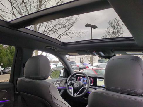 Used 2025 Mercedes-Benz GLS 450 4MATIC image 23