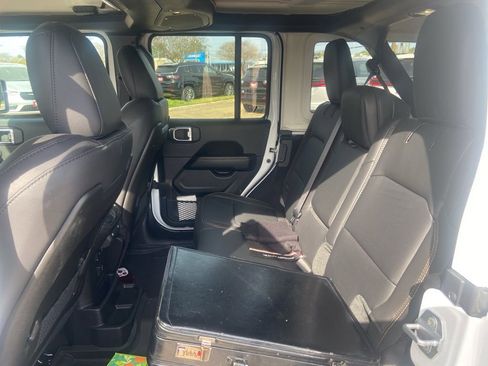 Used 2026 Jeep Wrangler Sahara image 33