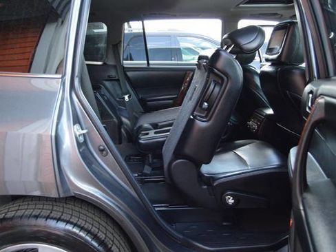 Used 2012 Toyota Highlander Limited w/ Tow Pkg AWD/4WD image 13