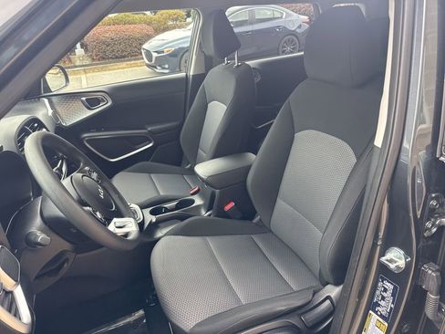 Used 2025 Kia Soul LX image 9