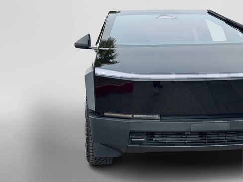 Used 2024 Tesla Cybertruck AWD Crew Cab image 11