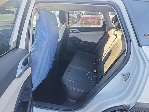 New 2026 Volkswagen Taos SE AWD/4WD image 10