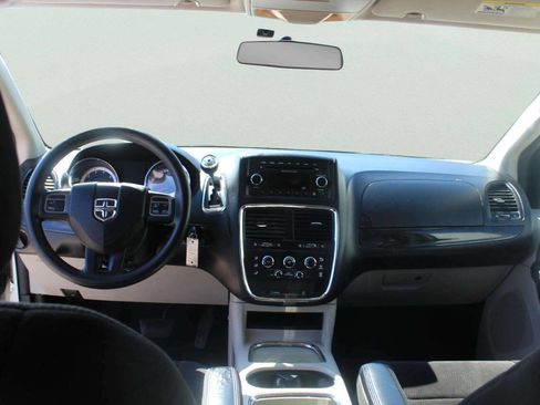 Used 2012 Dodge Grand Caravan SXT image 7