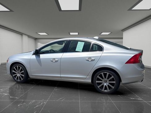 Used 2018 Volvo S60 T5 Inscription Platinum AWD/4WD image 9