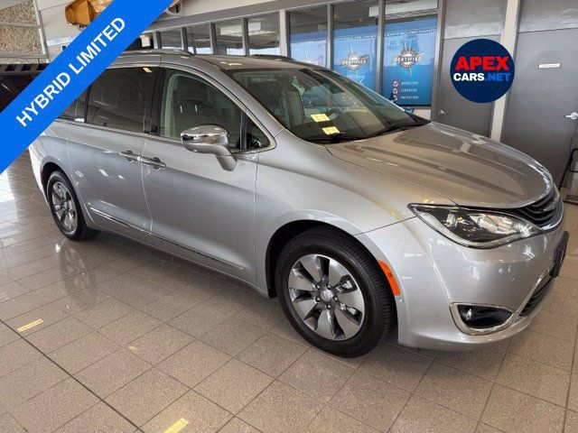 Used 2018 Chrysler Pacifica Limited w/ Advanced Safetytec Group FWD image 1