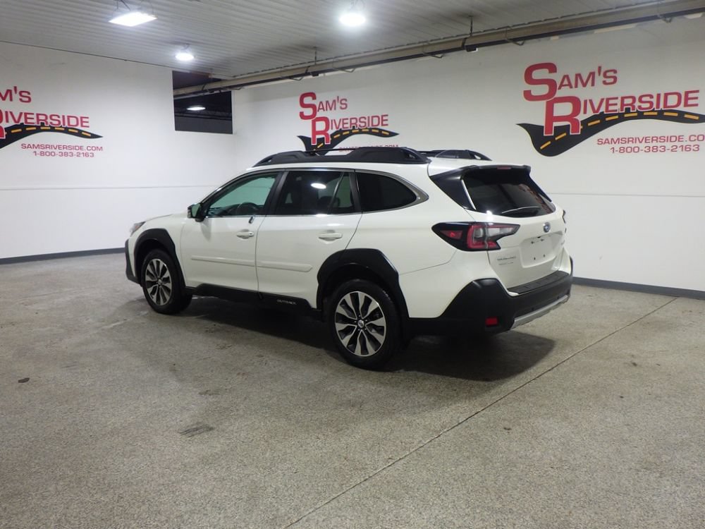 Used 2025 Subaru Outback Limited AWD/4WD image 2
