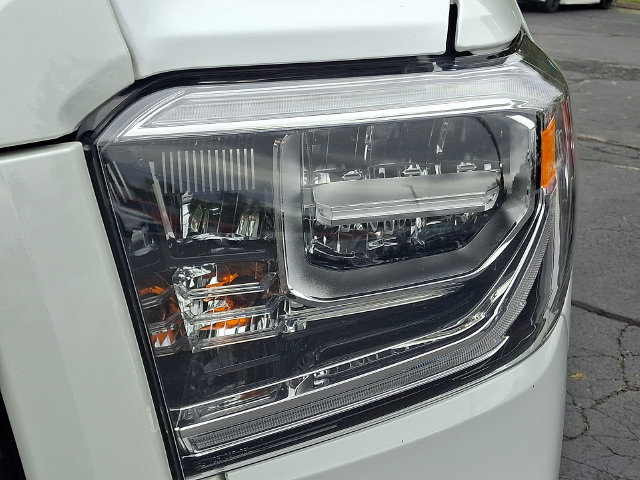 Used 2021 Toyota Tundra Limited w/ Limited Premium Package AWD/4WD image 9