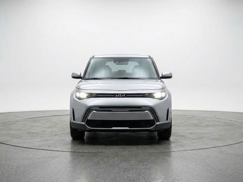 Used 2025 Kia Soul LX w/ LX Technology Package FWD image 2
