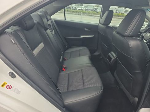 Used 2014 Toyota Camry L image 11