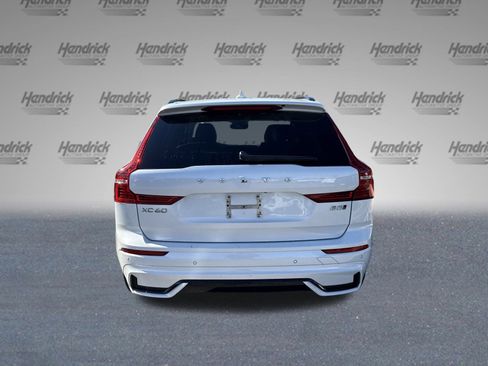 Used 2025 Volvo XC60 B5 Plus image 9