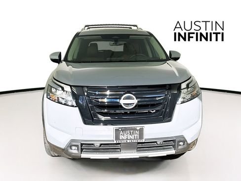 Used 2024 Nissan Pathfinder Platinum image 2