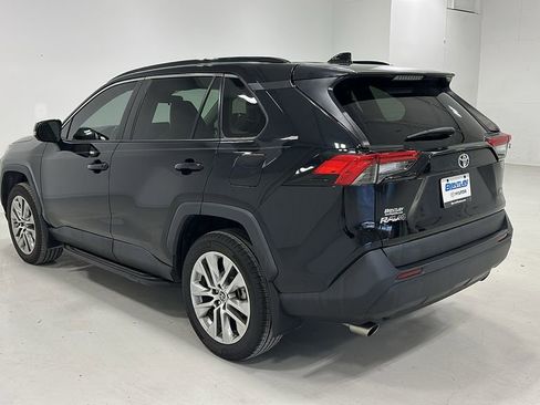 Used 2022 Toyota RAV4 XLE Premium image 4