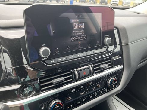 Used 2025 Nissan Pathfinder SV FWD image 18