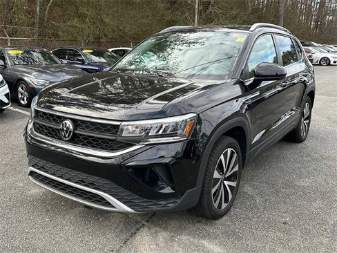 Used 2024 Volkswagen Taos SE image 3