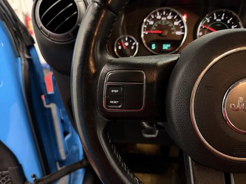 Used 2018 Jeep Wrangler Unlimited Sport S AWD/4WD image 25